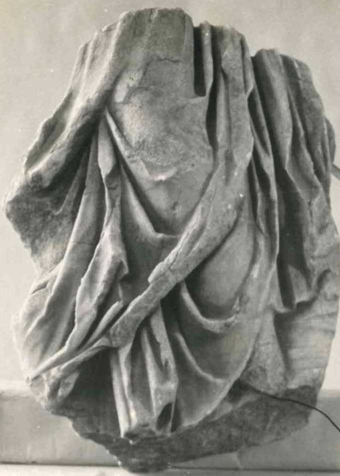 Frammento di rilievo figurato.