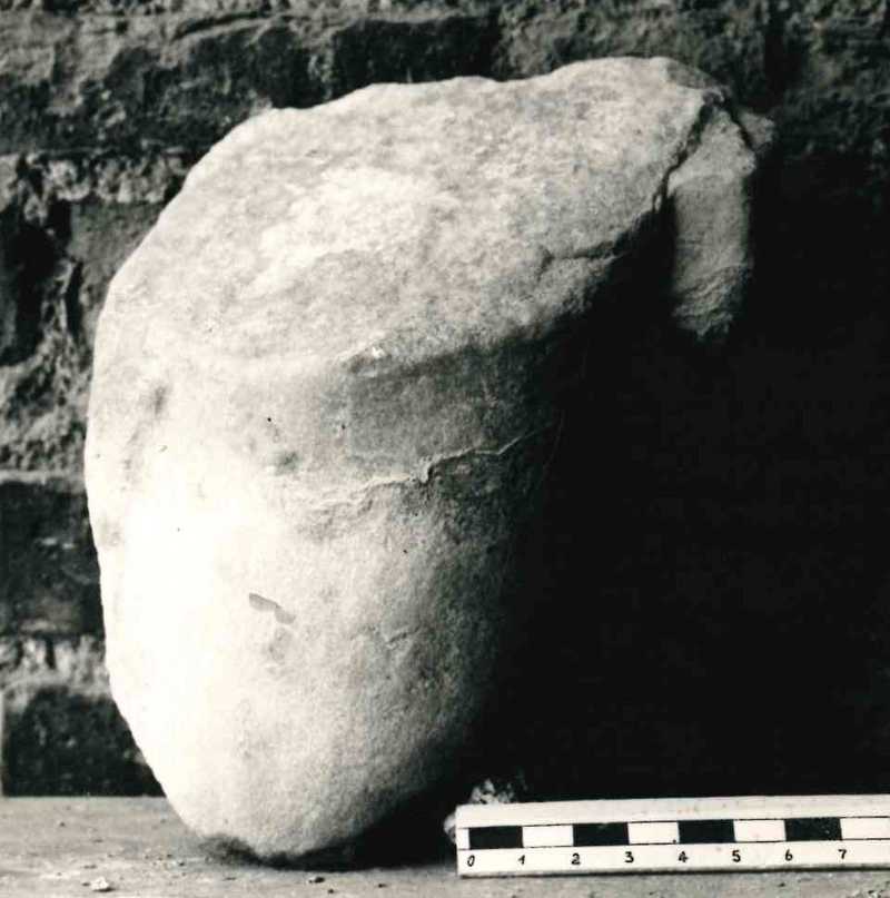 Frammento di rilievo figurato (?)
