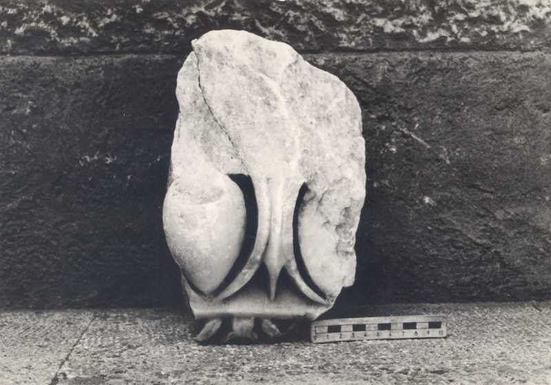 Frammento di cornice.