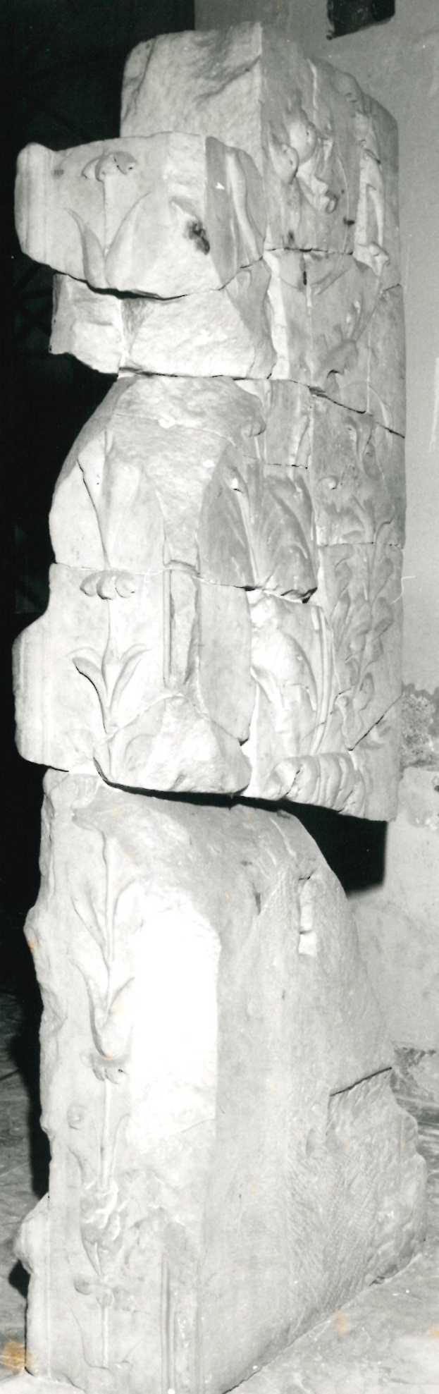 pilastro (decorato)/fr