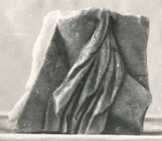 Frammento di rilievo figurato.