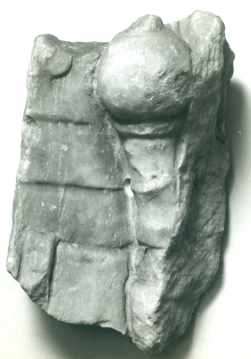 Frammento di rilievo figurato.