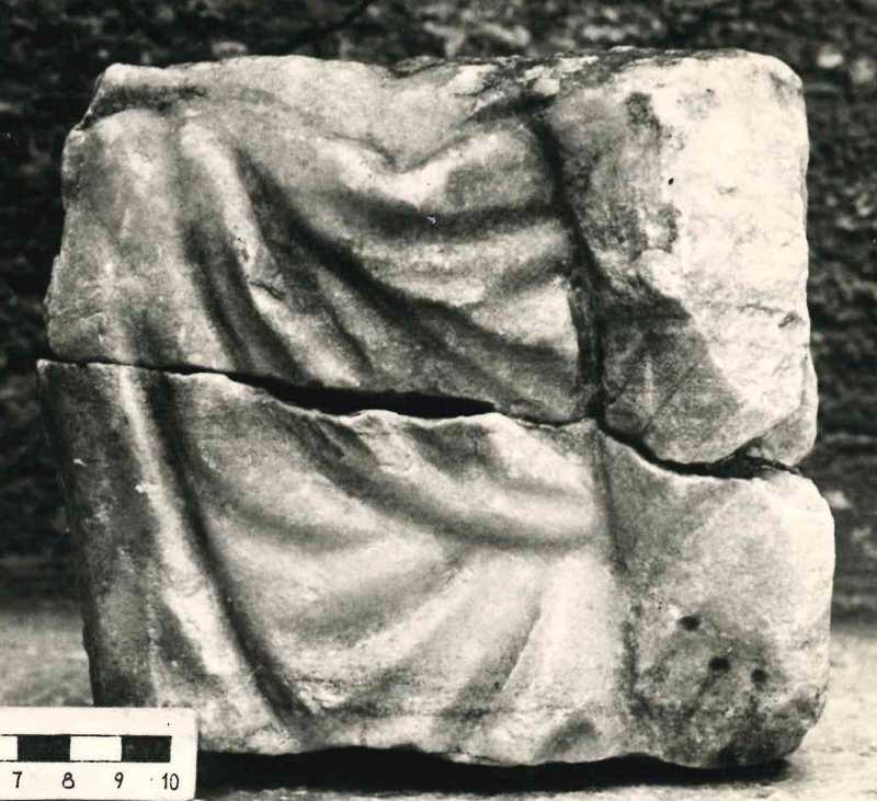 Frammento di rilievo figurato