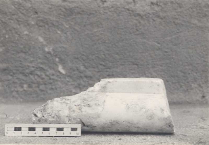 Frammento di cornice (?)