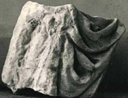Frammento di rilievo figurato.