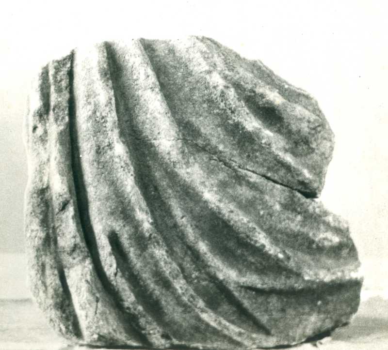 Frammento di scultura panneggiata.