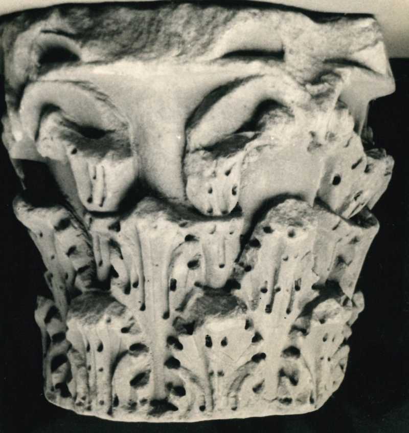 Capitello corinzio frammentato