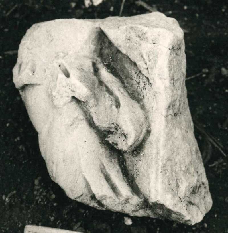 Frammento di rilievo figurato.