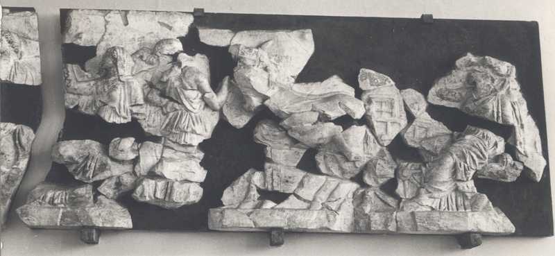 Frammento di rilievo figurato (ratto delle Sabine).