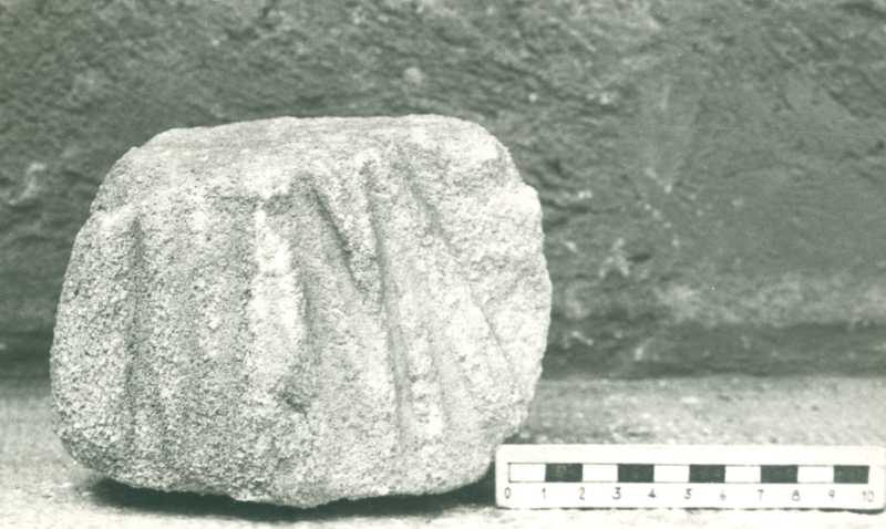 Frammento di scultura panneggiata.