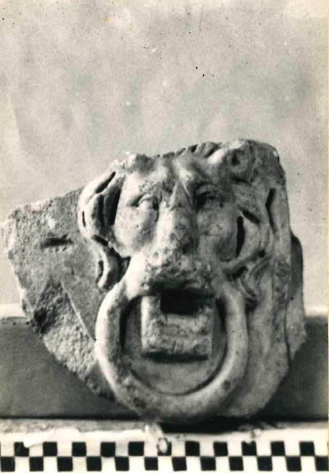 Frammento di sarcofago (?)