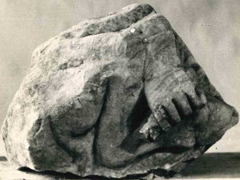 Frammento di rilievo figurato.