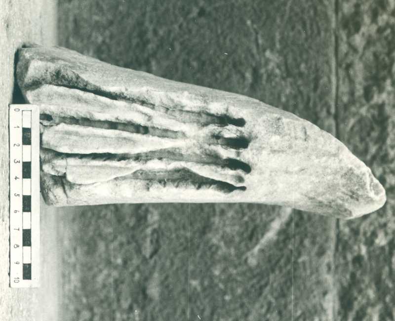 Frammento di scultura panneggiata (?)
