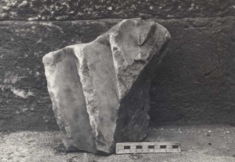 Frammento di colonna.