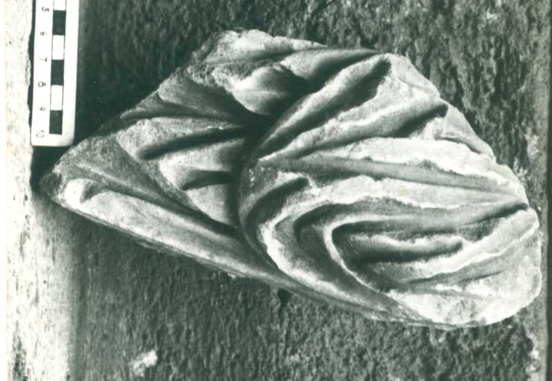 Frammento di scultura panneggiata.