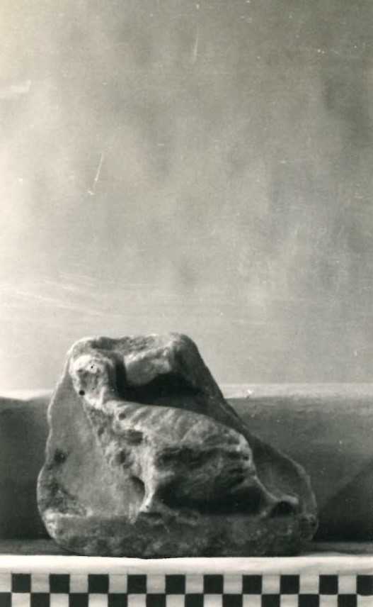 Frammento di piccola urna