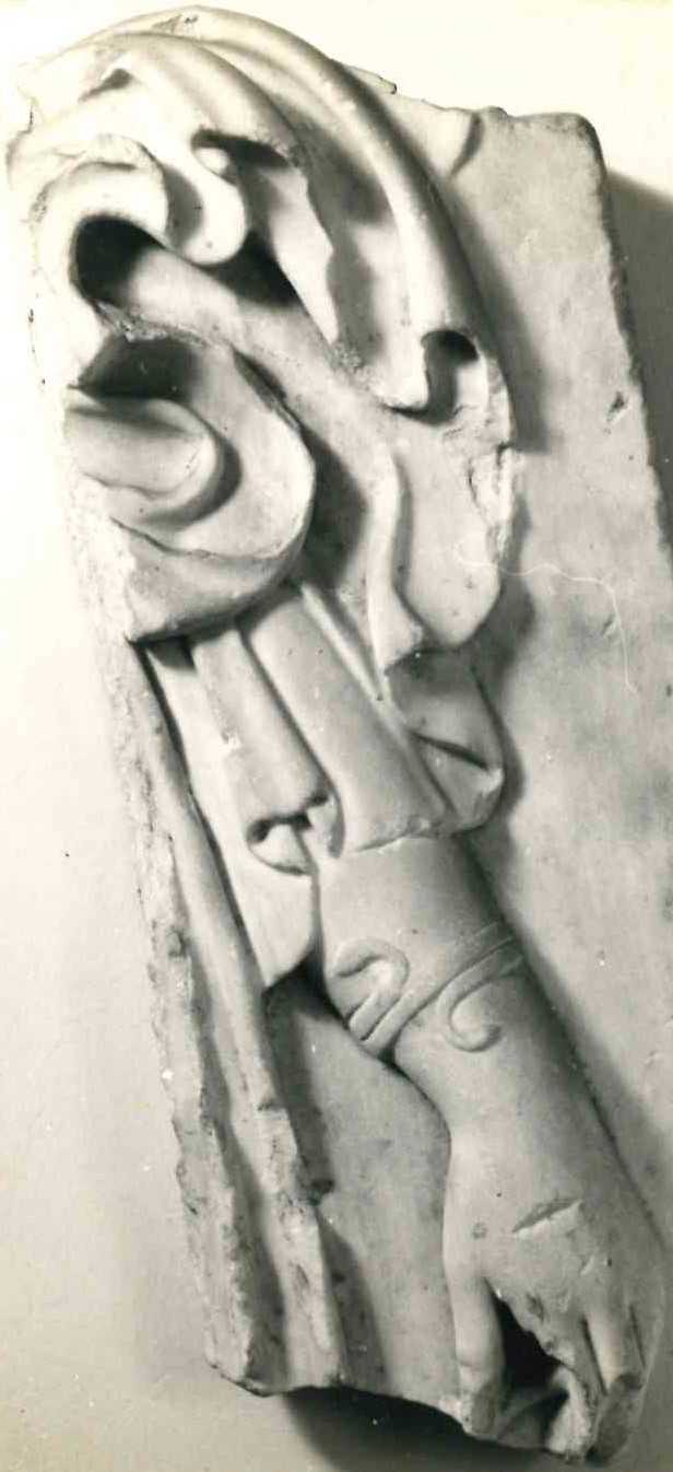 Frammento di rilievo figurato.