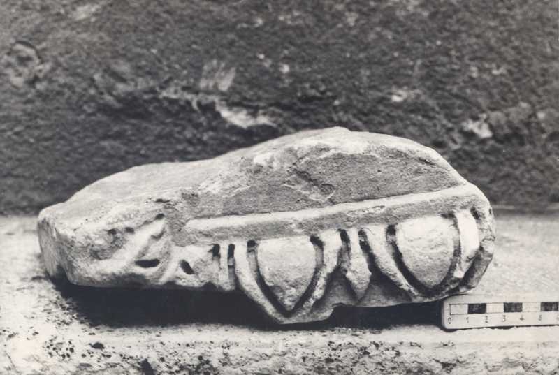 Frammento di cassettonato.