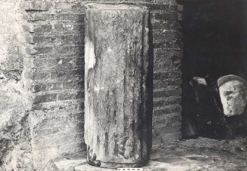 Frammento di colonna.
