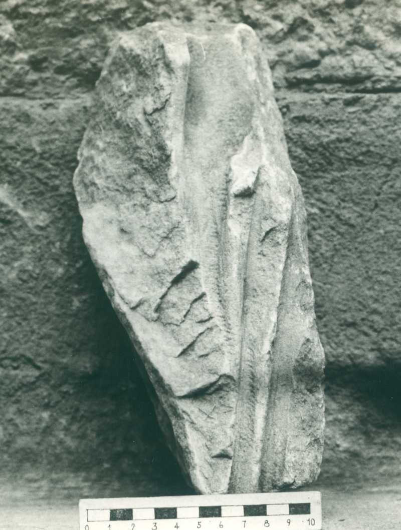 Frammento di scultura panneggiata.