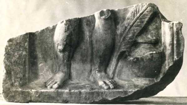 Frammento di rilievo figurato.