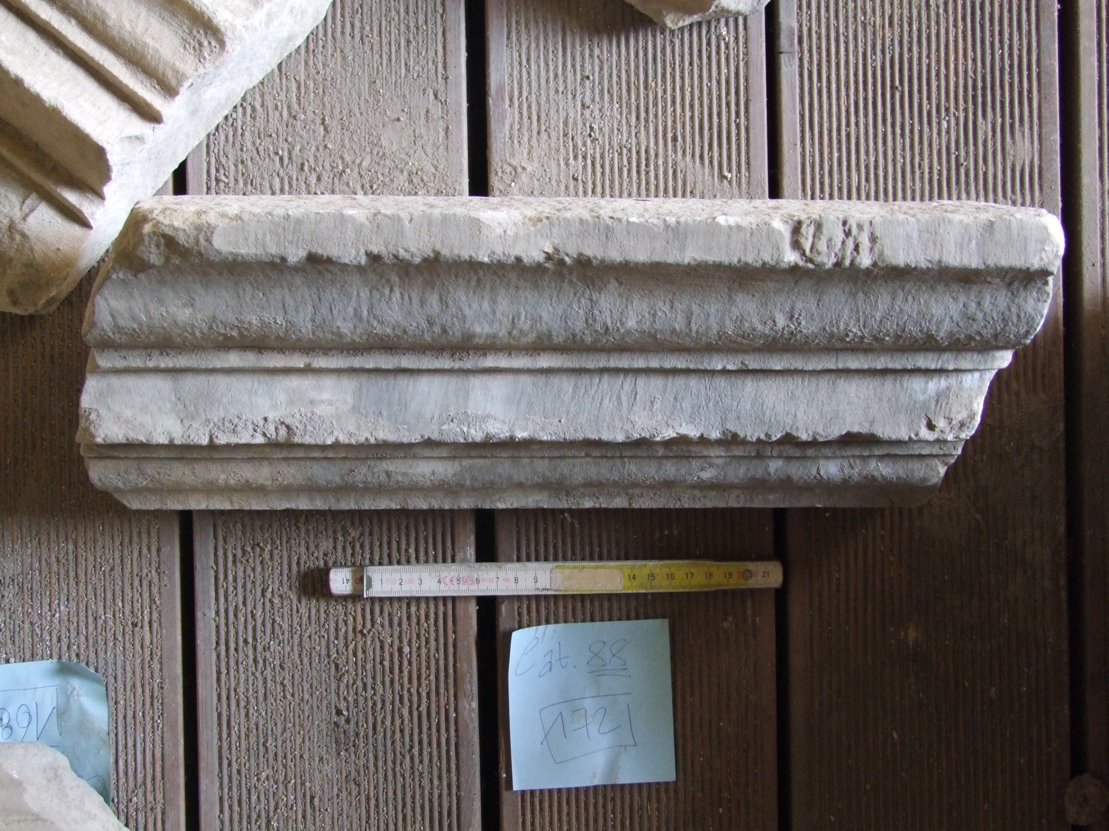 cornice/ liscia