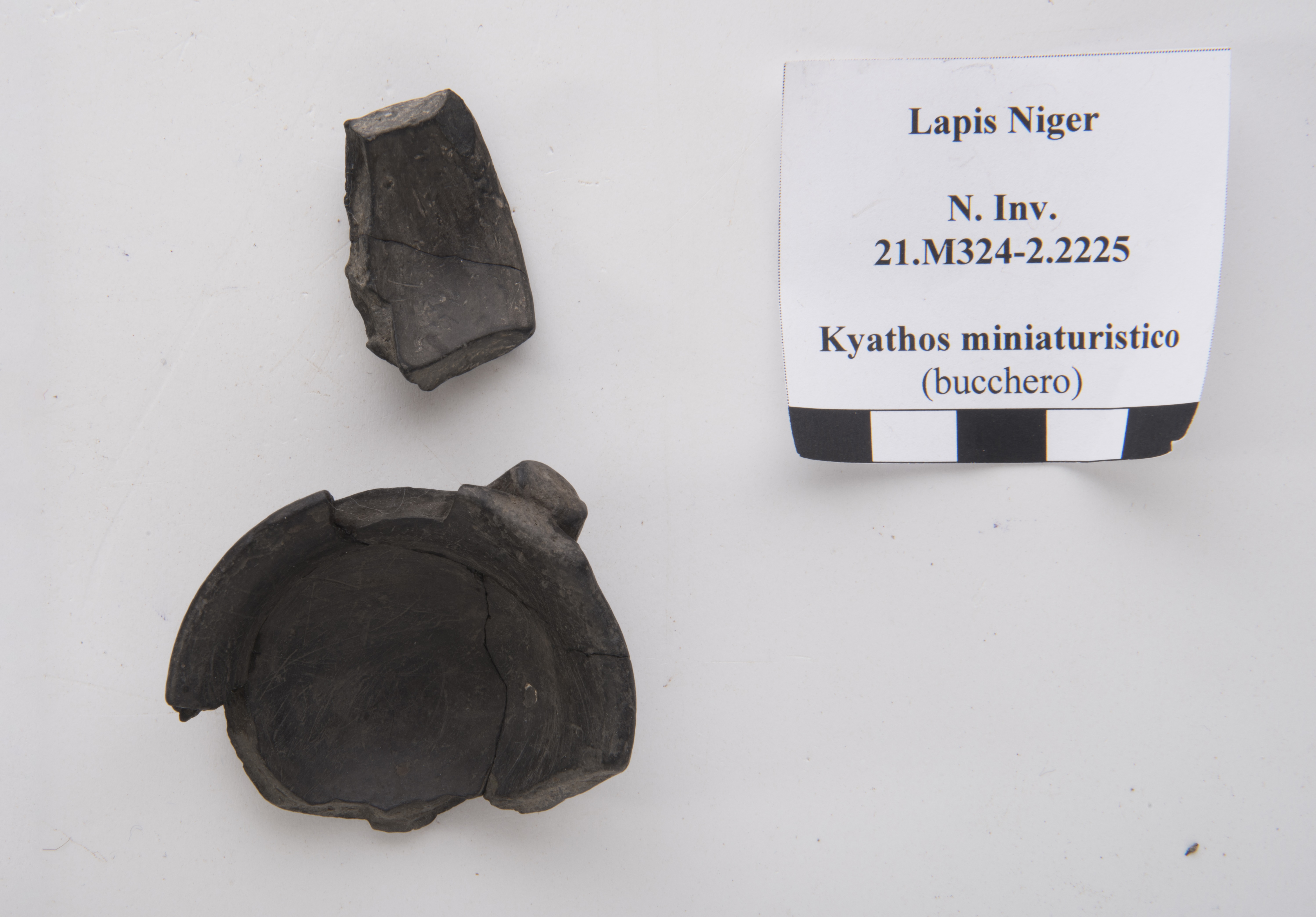 kyathos/ attingitoio/ con vasca carenata
