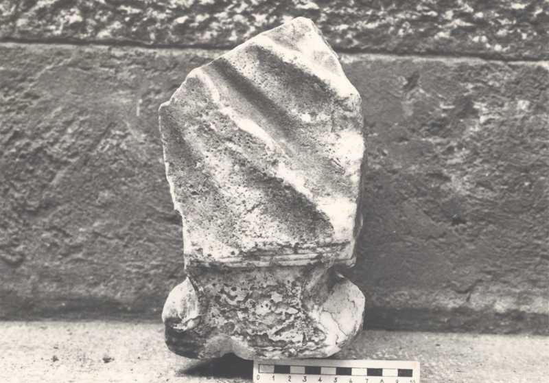 Busto frammentato.